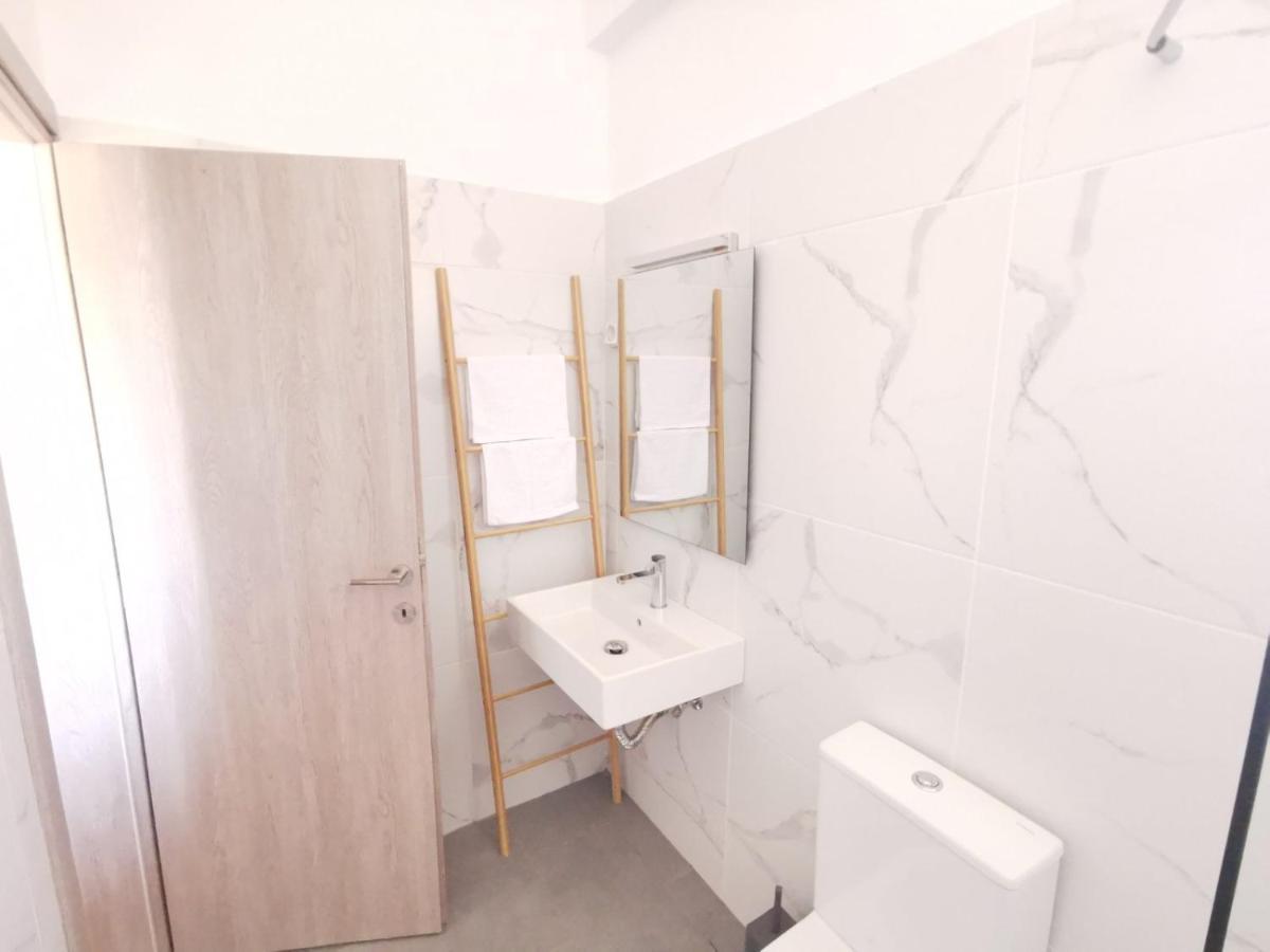 Bed and Breakfast Stalis Drops Екстер'єр фото